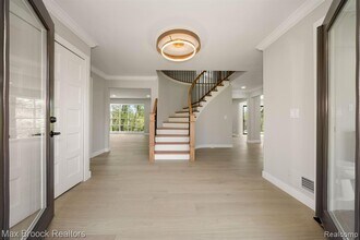 5240 Clarendon Crest St in Bloomfield Township, MI - Building Photo - Building Photo