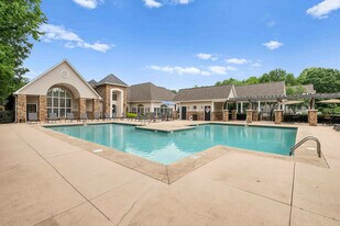 Avana Avebury in Charlotte, NC - Building Photo