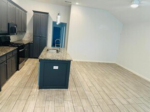 6747 England St-Unit -B in Houston, TX - Building Photo - Building Photo