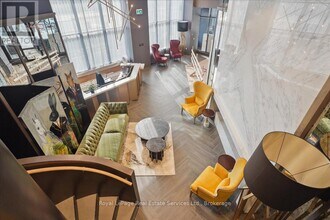 395 Dundas St W in Oakville, ON - Building Photo - Building Photo