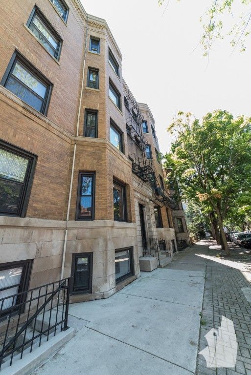 853 W Lill Ave in Chicago, IL - Foto de edificio - Building Photo