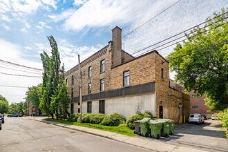 5651-5659 Sherbrooke Rue O in Montréal, QC - Building Photo - Building Photo