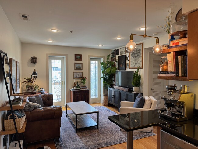 property at 660 Morton Pl NE