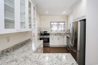 987 Kings Pkwy in Baldwin, NY - Building Photo - Building Photo