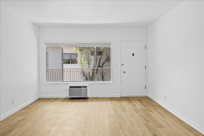 11661 Erwin St in Los Angeles, CA - Building Photo - Building Photo