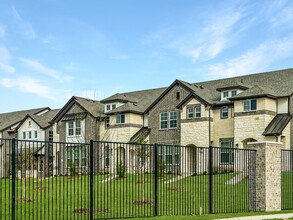 Villas at Bardin in Grand Prairie, TX - Foto de edificio - Building Photo