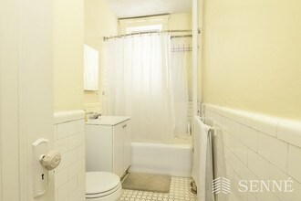 172 Maple St-Unit -101 in Malden, MA - Building Photo - Building Photo