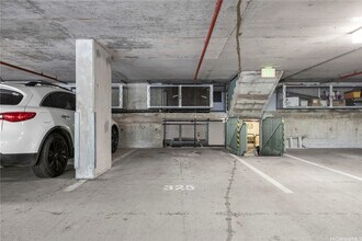 421 Olohana St, Unit 2804 in Honolulu, HI - Building Photo - Building Photo