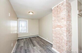 2818 Whitney Ave in Hamden, CT - Building Photo - Building Photo