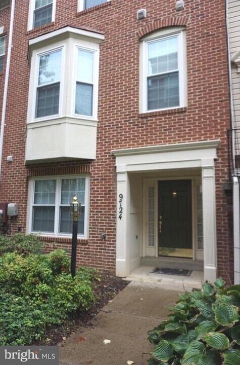 9724 Athletic Way in Gaithersburg, MD - Building Photo