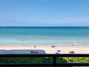 3560 S Ocean Blvd in South Palm Beach, FL - Building Photo - Building Photo