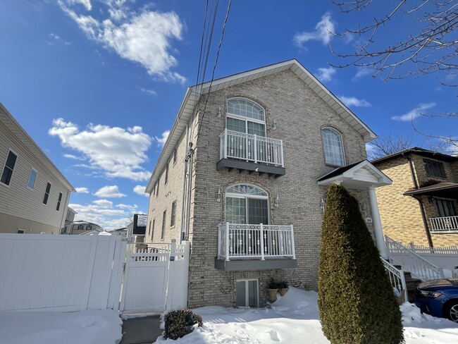 248 Kingsland Ave, Unit 2