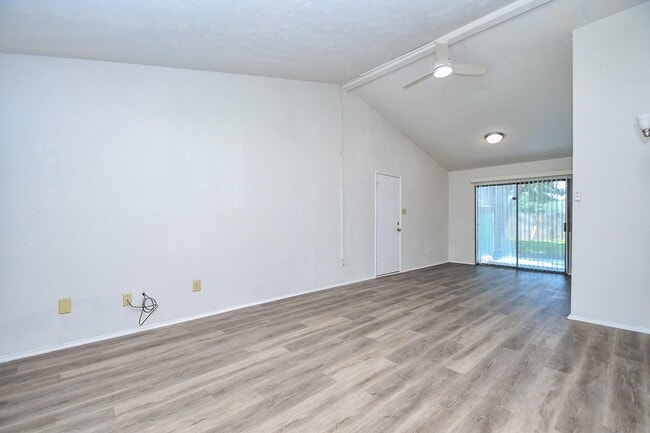 6915 Jeb Stuart Dr in Richmond, TX - Building Photo - Building Photo