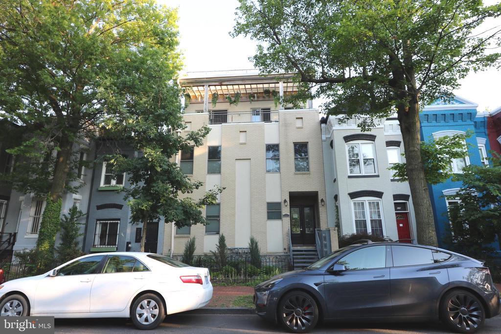 220 P St NW in Washington, DC - Building Photo