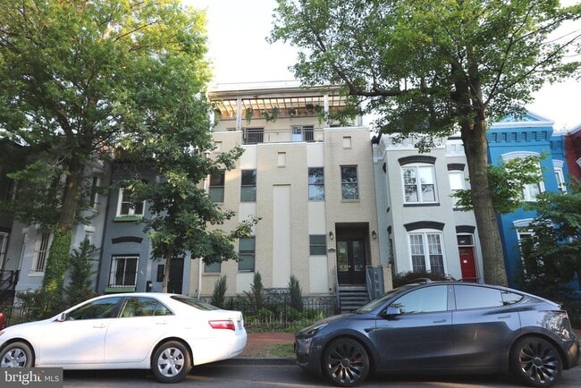 property at 220 P St NW