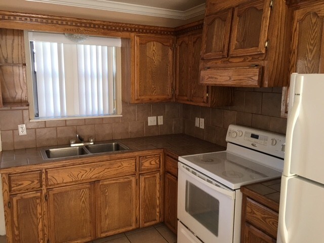 1300 E Quail St, Unit D in Pharr, TX - Building Photo
