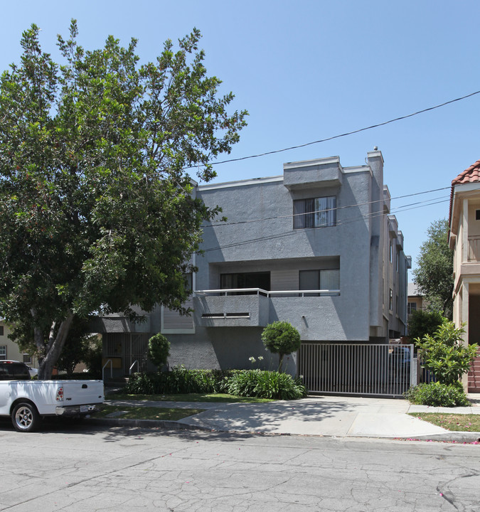 711 S 5th St in Burbank, CA - Building Photo