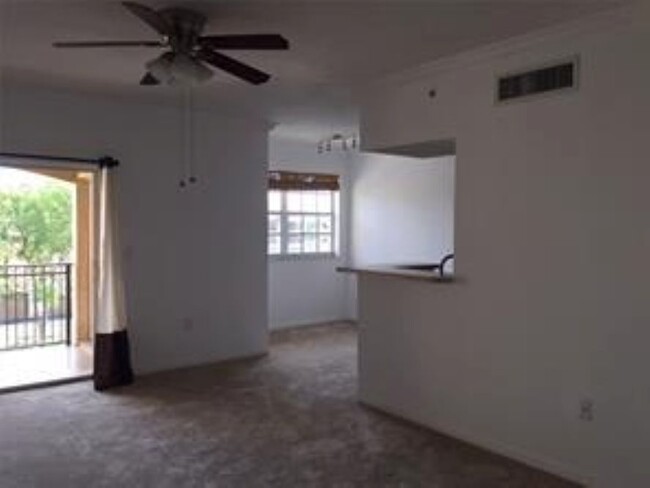 11601 SW 2nd St, Unit 305 in Pembroke Pines, FL - Building Photo - Building Photo