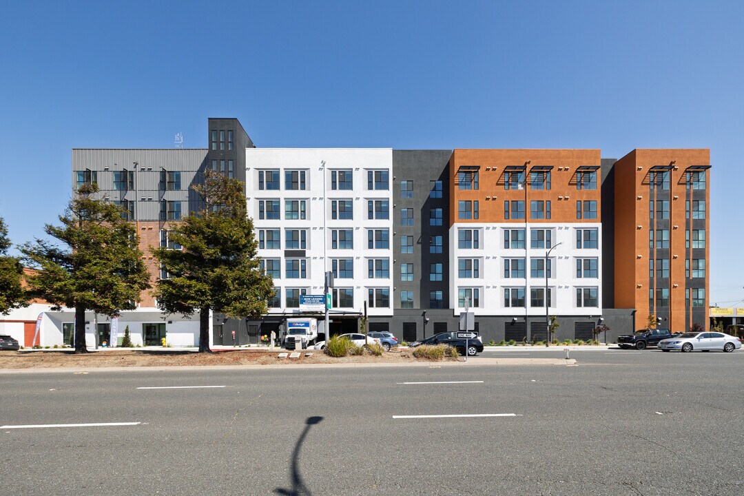 El Camino Real in San Bruno, CA - Building Photo