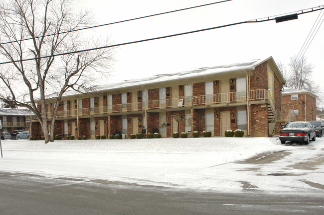 4800 Saddlebrook Ln in Louisville, KY - Building Photo - Building Photo