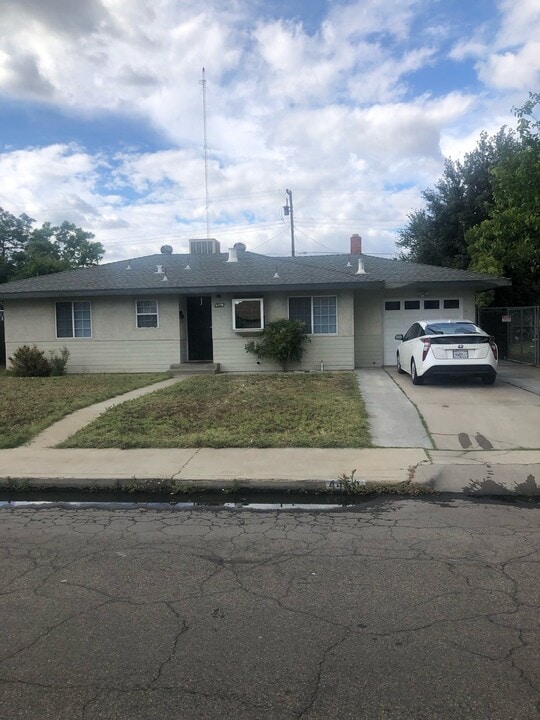 4459 E Weldon Ave in Fresno, CA - Building Photo