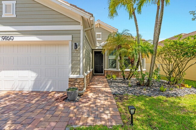 9160 Wrangler Dr in Wellington, FL - Building Photo - Building Photo