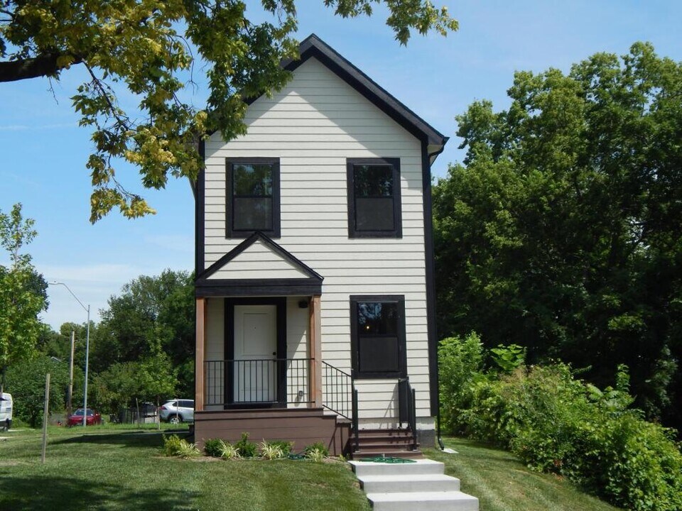 4339 Virginia Ave in Kansas City, MO - Building Photo