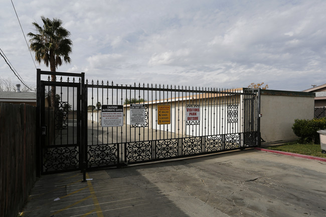 Gilbert Apartments in Hemet, CA - Foto de edificio - Building Photo