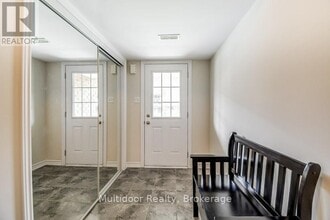 20 Hiscott Dr in Hamilton, ON - Building Photo - Building Photo