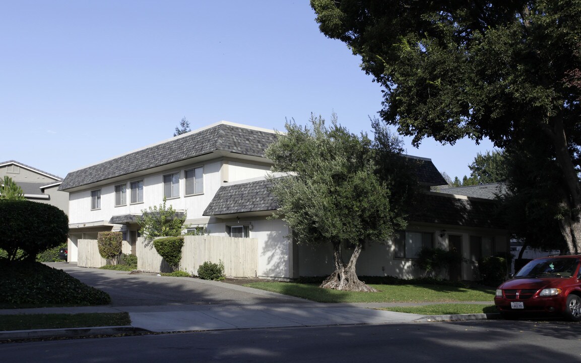 4391 Fairlands Dr in Pleasanton, CA - Foto de edificio