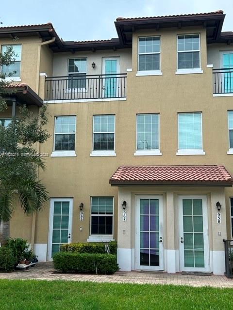 968 SW 147th Ave in Pembroke Pines, FL - Building Photo - Building Photo