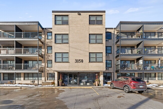 3150 Excelsior Blvd, Unit 2BR Condo at Lake Calhoun in Minneapolis, MN - Foto de edificio - Building Photo