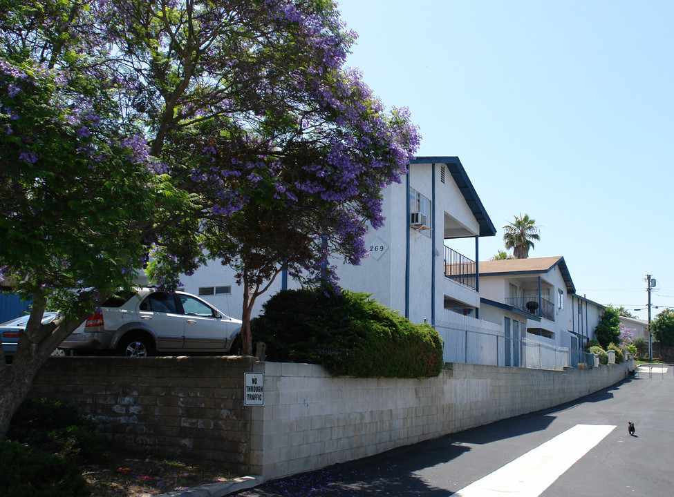 269 Lado De Loma Dr in Vista, CA - Foto de edificio