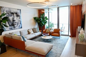 15701 Collins Ave in North Miami Beach, FL - Building Photo - Building Photo