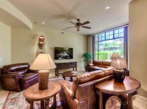8 Biltmore Estates Dr in Phoenix, AZ - Building Photo - Building Photo