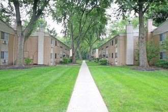 Hidden Forest in Fairless Hills, PA - Foto de edificio - Building Photo
