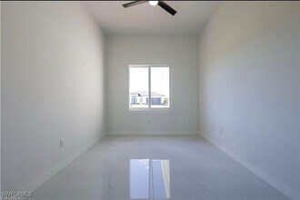 2000 Curry Ave N in Lehigh Acres, FL - Building Photo - Building Photo