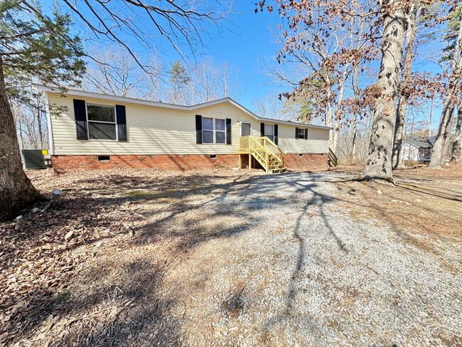 577 Jeffress Rd in Clarksville, VA - Building Photo - Building Photo