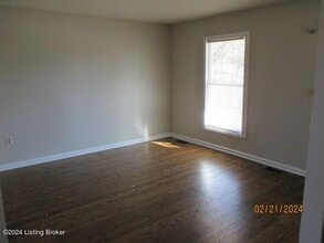 5611 Littleridge Dr in Louisville, KY - Building Photo - Building Photo