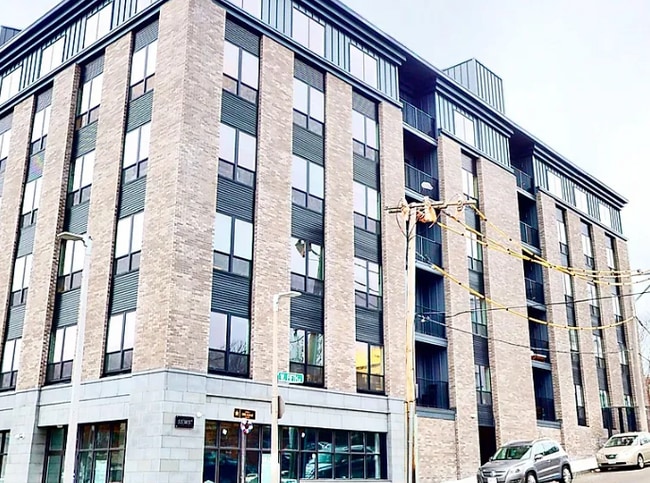 55 W 5th St, Unit 405 in Boston, MA - Foto de edificio - Building Photo