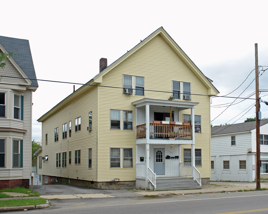 145 N Main St in Rochester, NH - Foto de edificio