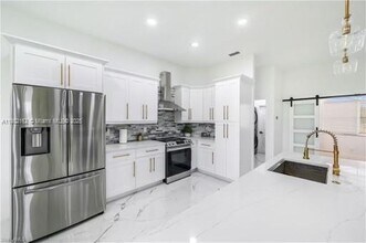 3385 35th Ave NE in Naples, FL - Building Photo - Building Photo
