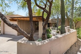 1613 N Quartz Valley Ct in Scottsdale, AZ - Foto de edificio - Building Photo