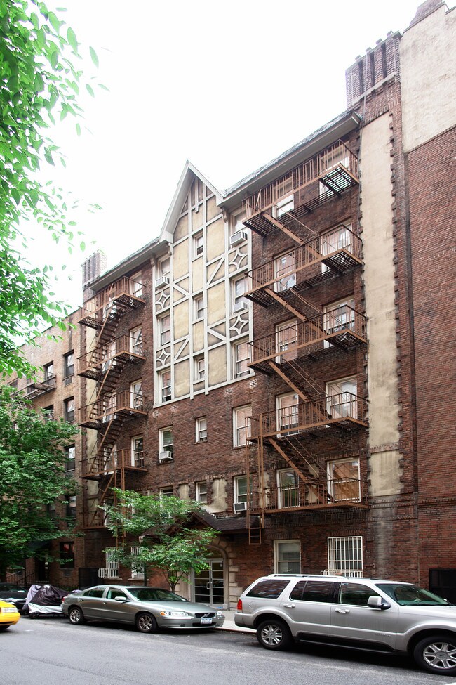 421 W 24th St in New York, NY - Foto de edificio - Building Photo