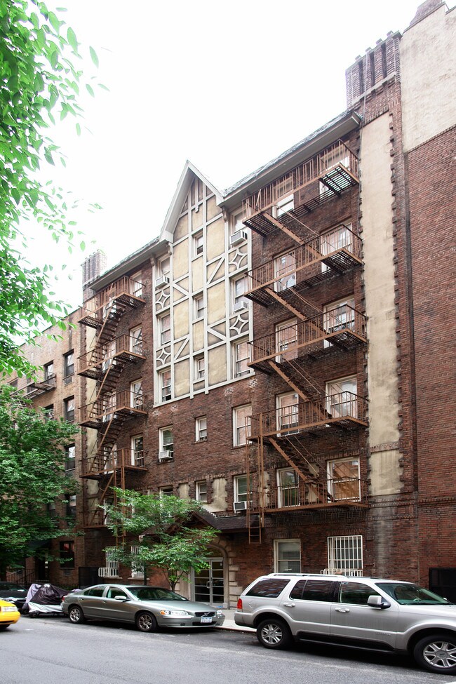 421 W 24th St in New York, NY - Building Photo - Building Photo