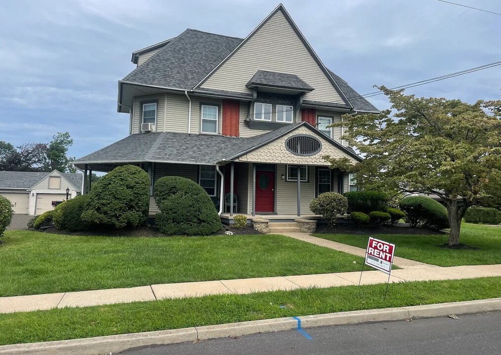 116 Summit Ave in Fort Washington, PA - Building Photo