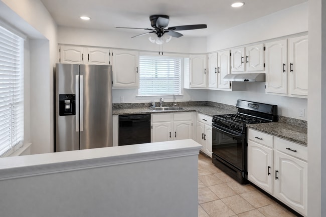 230 Perth Hill Ct in Matawan, NJ - Building Photo - Building Photo