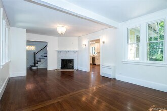 162 Rockingstone Ave in Larchmont, NY - Building Photo - Building Photo