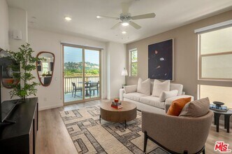 3699 Wilshire Blvd in Los Angeles, CA - Building Photo - Building Photo