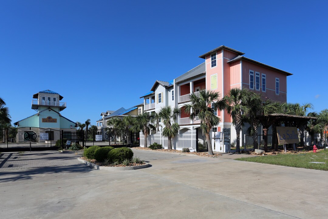 La Salle in Rockport, TX - Building Photo